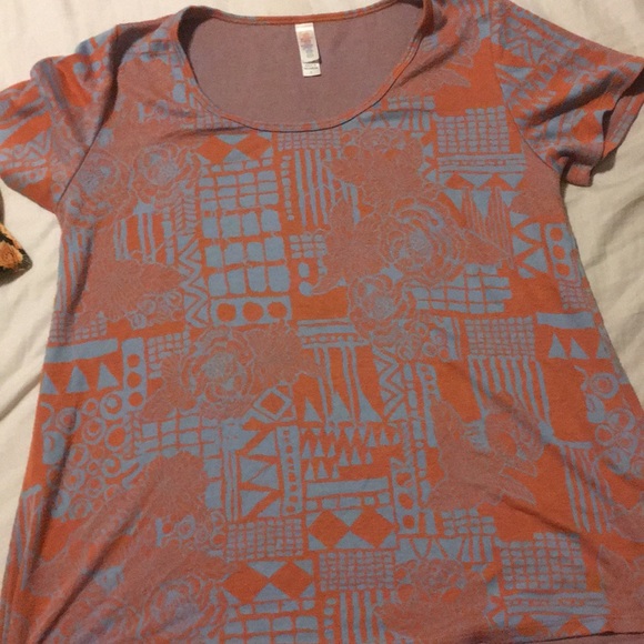 LuLaRoe Tops - S Lularoe Classic t